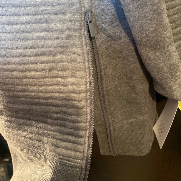 Active Quiled Pullover - Picture 3 of 4